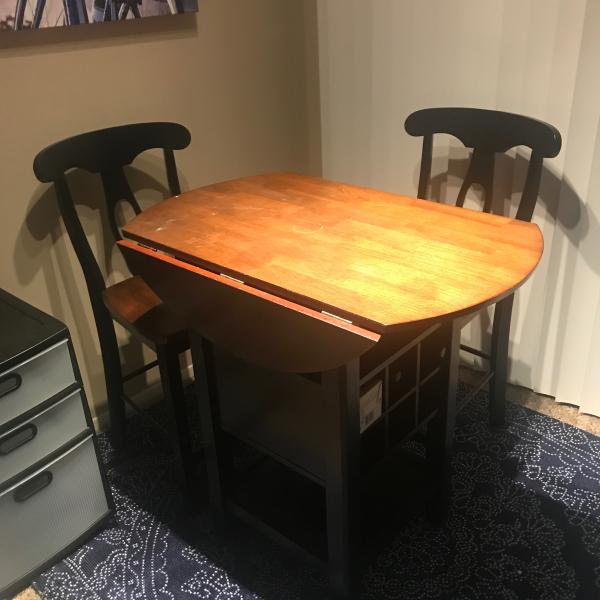 Photo of table and chairs 