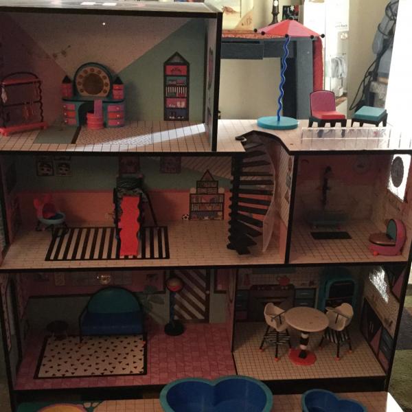 Photo of L.o.l. Doll House
