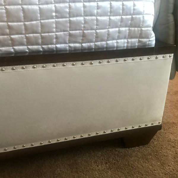 Photo of ELEGANT Upholstered King Bed 