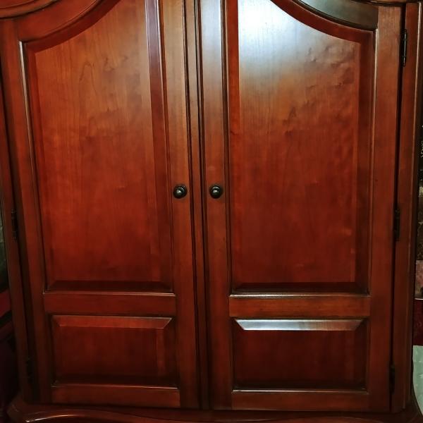 Photo of Armoire center