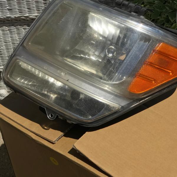 Photo of Dodge Nitro headlight set