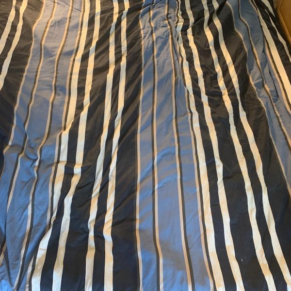Photo of Tommy Hilfiger Queen Sized Comforter with 2 Pillowcases 