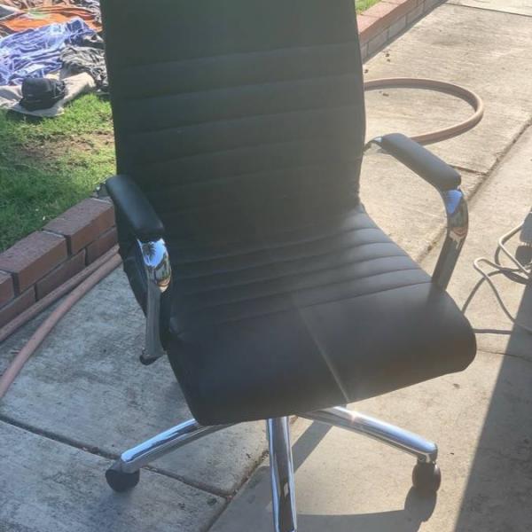 Photo of Black office chair 