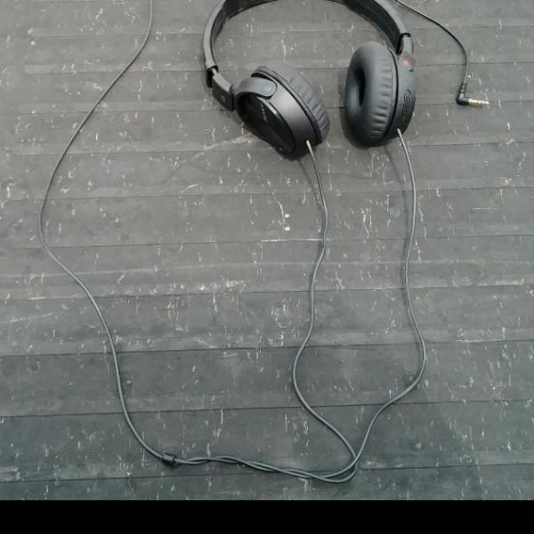 Photo of sony noise canceling headphones