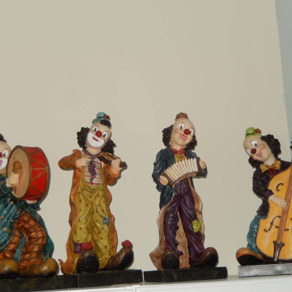 Photo of clown figurines