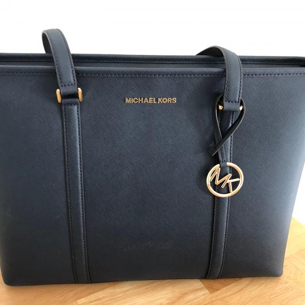 Photo of MICHAEL KORS LEATHER TOTE 