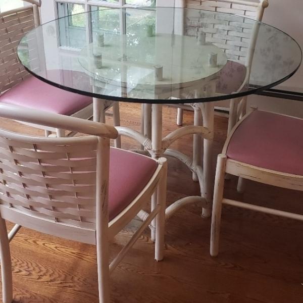 Photo of Kitchen Table & Chairs