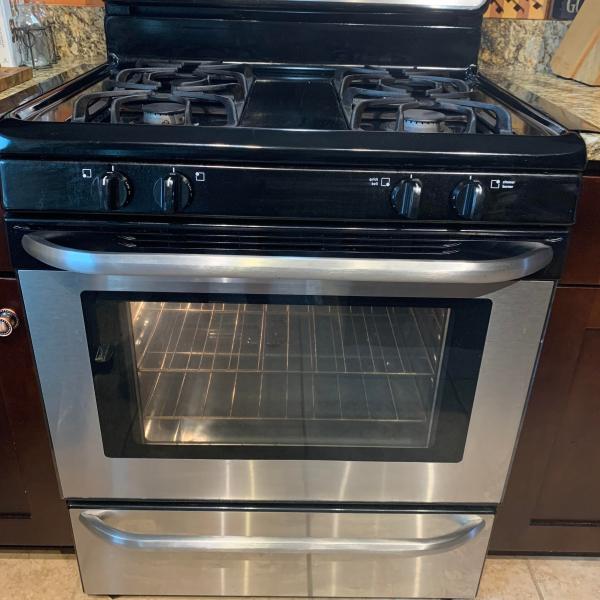 Photo of Free standing oven Frigidaire