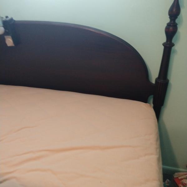 Photo of 4 poster antique. bed