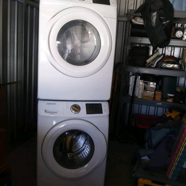 Photo of Samsung stackable frontloader washer and dryer 