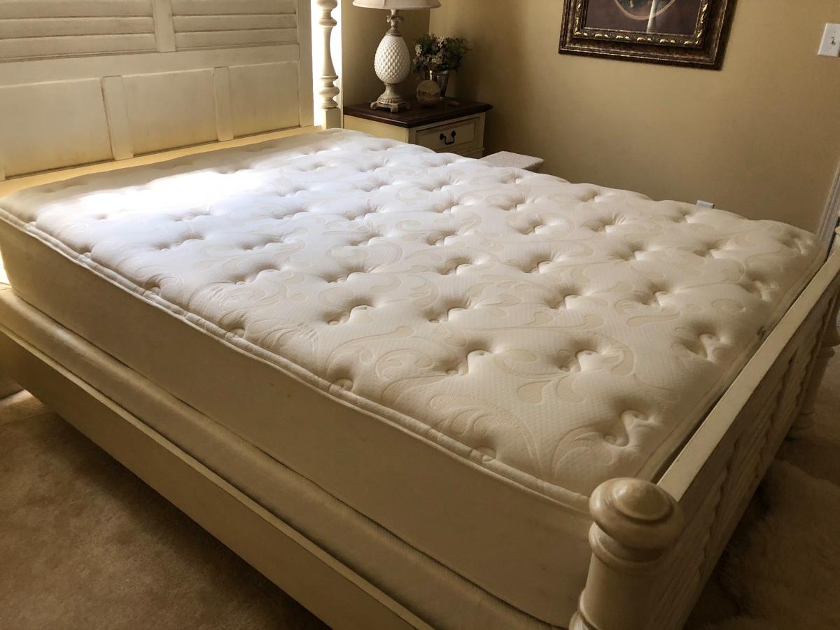 Queen mattress and box springs snaplist