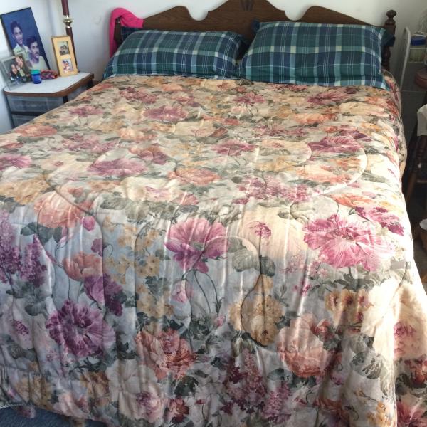 Photo of full size bed
