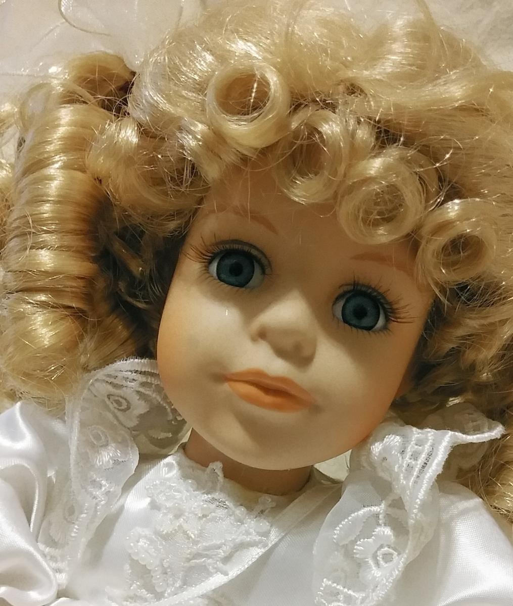 Porcelain Doll Dan Dee musical Collector's Choice 8" snaplist