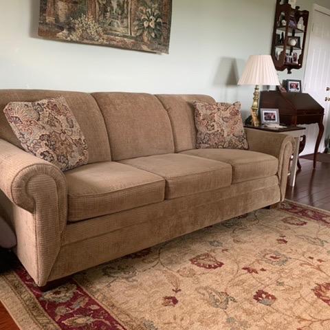 Photo of Sofa  traditional / modern