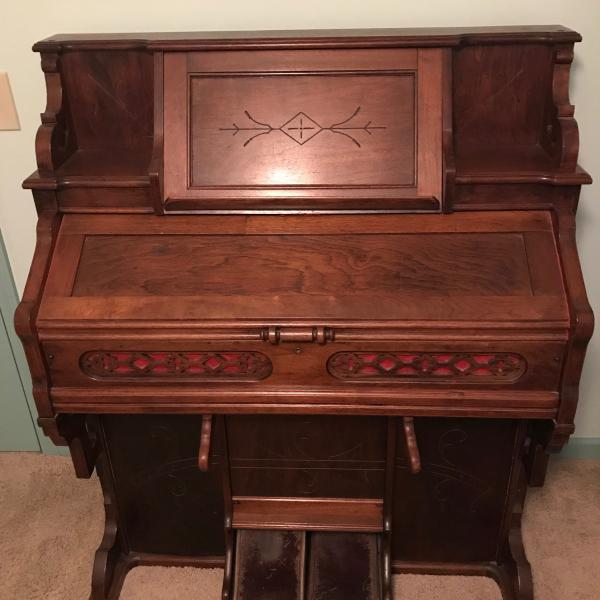 Photo of Antique Reed Organ