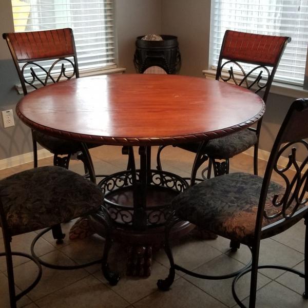 Photo of Dining Room Set- Table w/4 chairs