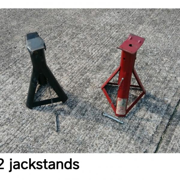 Photo of 2 jackstands