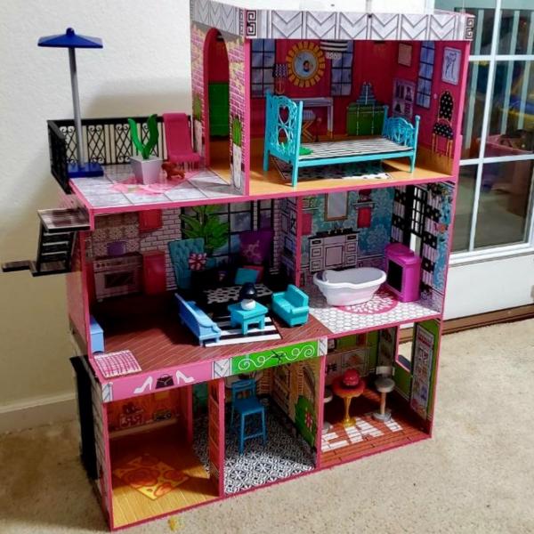 Photo of Dollhouse and accessories 