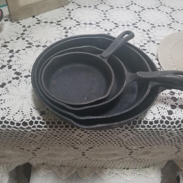 Photo of Cast iron pans 