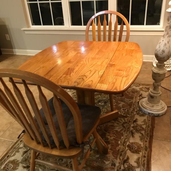 Photo of Table and 2 chairs