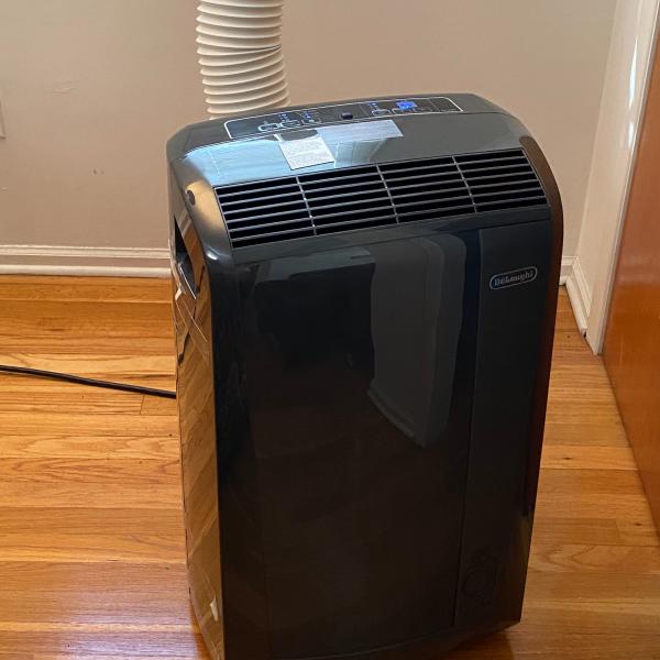 Photo of DeLonghi Stand up air conditioner 