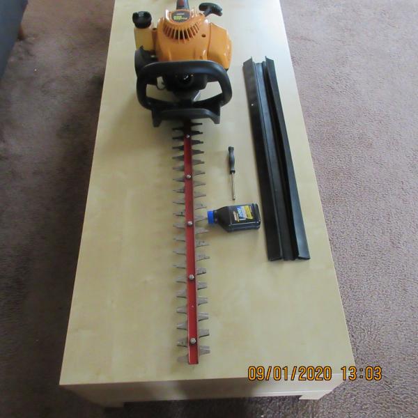 Photo of Used Poulan Pro 2822 2 Cycle Hedge Trimmer