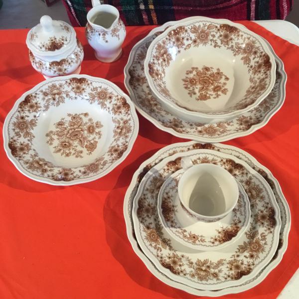 Photo of BEAUTIFUL BROWN AND WHITE DINNERWARE SERVICE FOR 6 PLUS