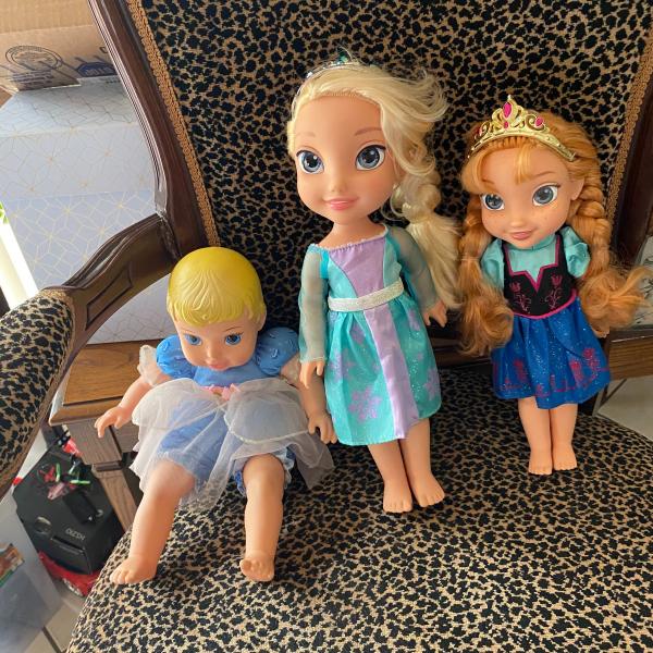 Photo of FROZEN DOLLS, SEE SAW, TENT, GOLF CLUBS, ACITIVITY TABLE