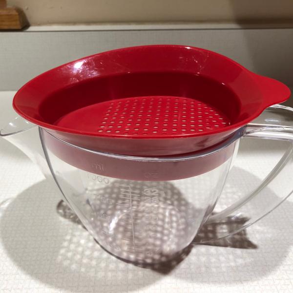Photo of Measuring jug with strainer lid 