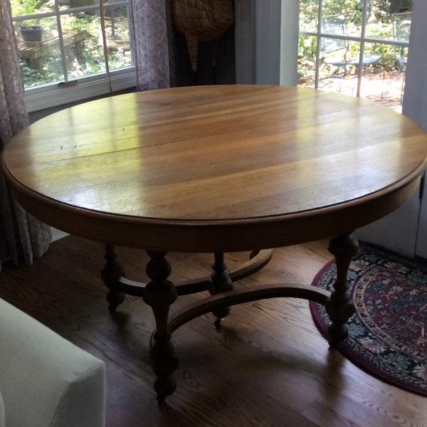 Photo of Unique, antique 5 legged round oak table