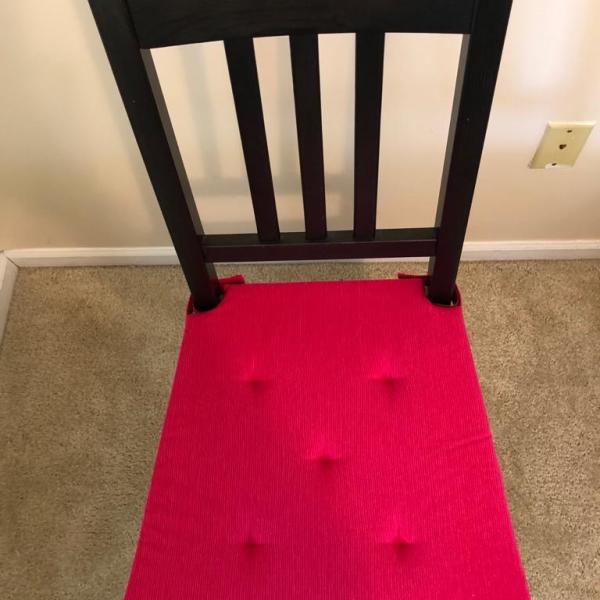 Photo of 1 IKEA chair