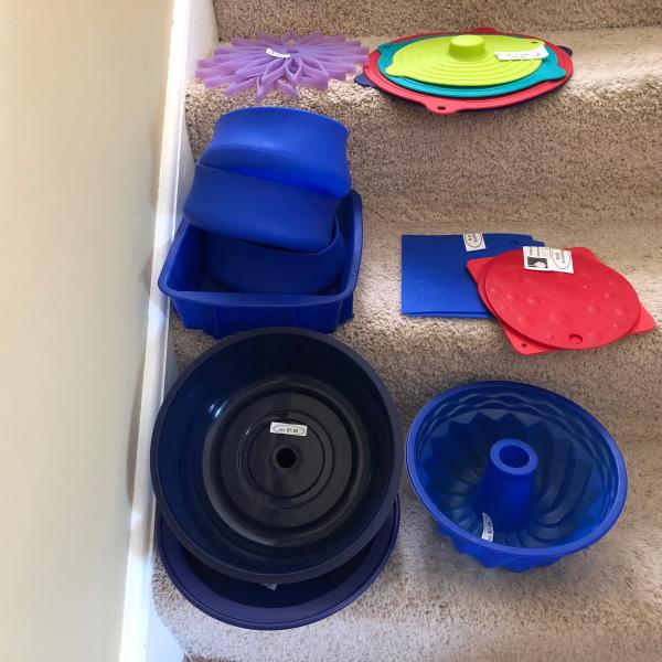 Photo of Collection of various silicone items, 18 pieces