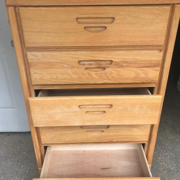 Photo of 5  Drawer Dresser $75