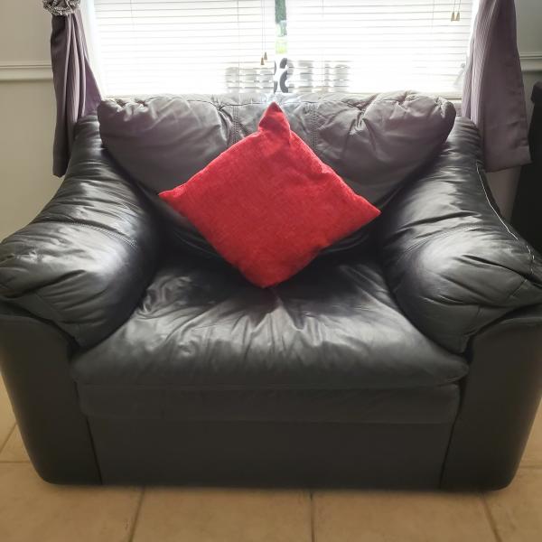 Photo of Selling big leather couch