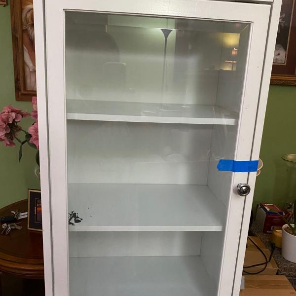 Photo of White cabinet good condition 