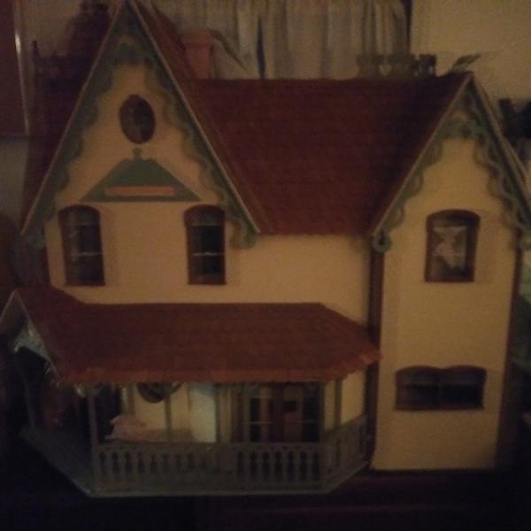 Photo of Victorian dollhouse