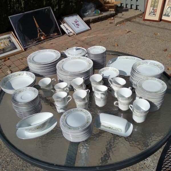 Photo of Fine China - Family of 24 Plate Dish Set