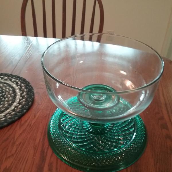 Photo of Covered cake dish /punch bowl