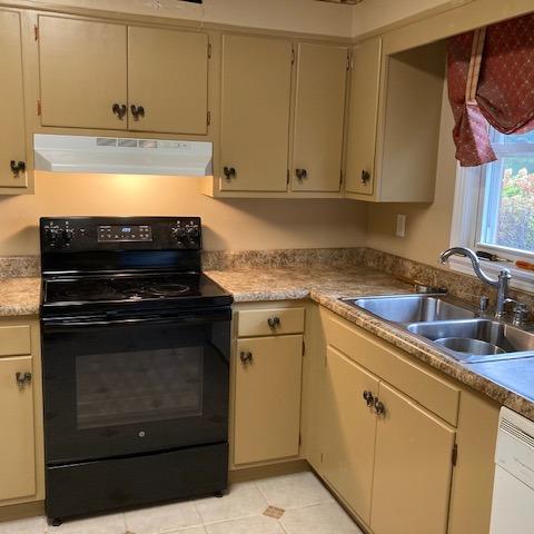 Photo of Kitchen Cabinets/Counter Top
