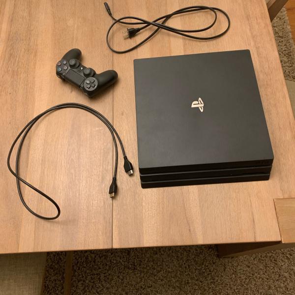 Photo of PlayStation 4 Pro 1 and VR