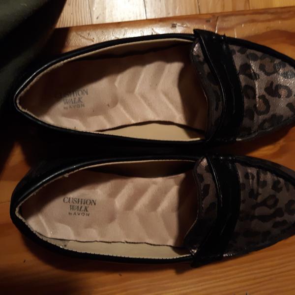 Photo of  $5 - Cute Leopard Loafers  size 7
