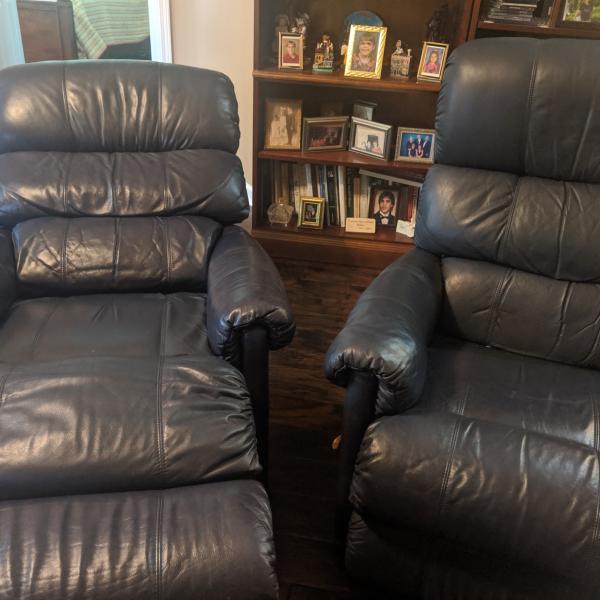 Photo of 2 Leather lazy Boy Recliners