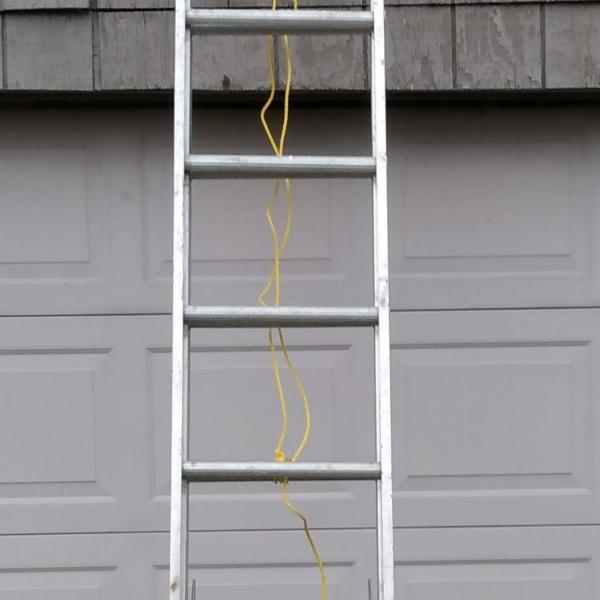 Photo of 17’ aluminum extension ladder
