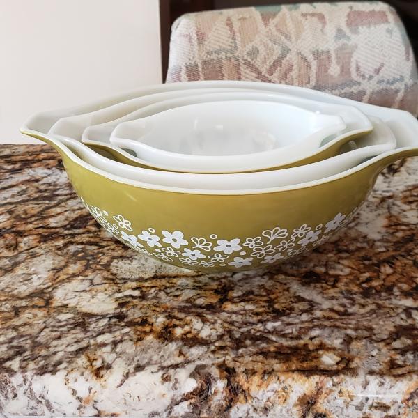 Photo of Pyrex vintage Crazy Daisy 4 piece mixing bowls 