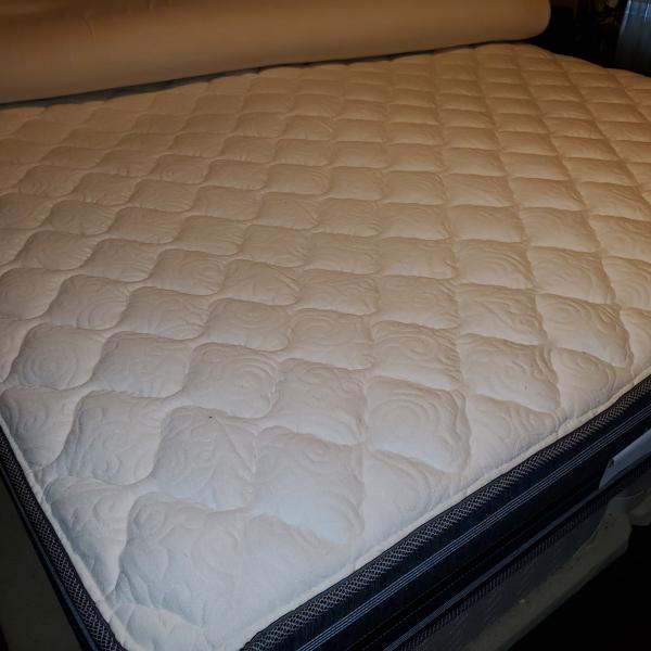 Photo of Queen size mattress and boxspring 