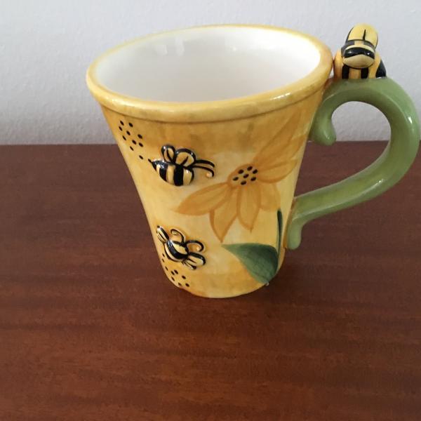 Photo of 8  Bumblebee Coffee /Tea Mugs Brand New