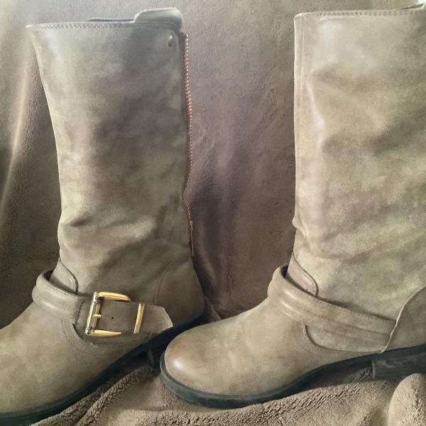 Photo of Adorable boots woman’s size 8
