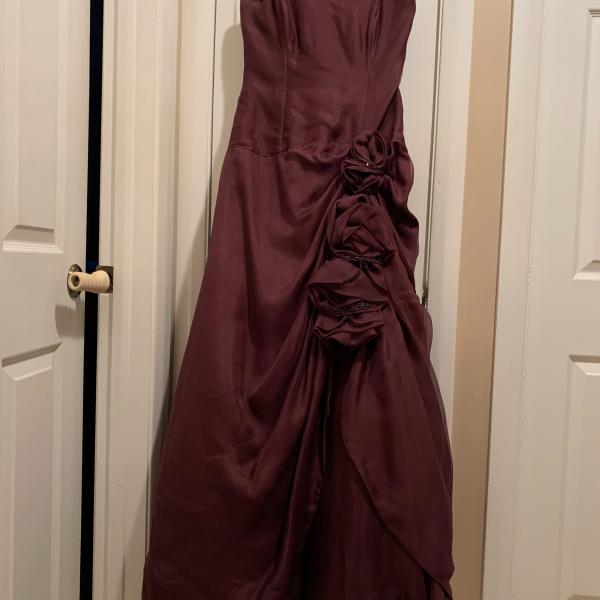 Photo of Floor length strapless-gown. Burgundy color made byPesavento Couture 