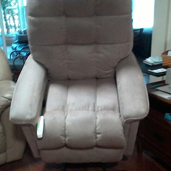 Photo of lift chair and recline electric 