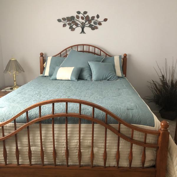Photo of Queen bedroom set